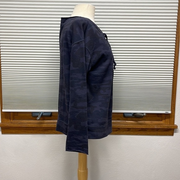 Sanctuary Navy Blue Camouflage Lace Up Sweatshirt Size Small - Picture 5 of 9